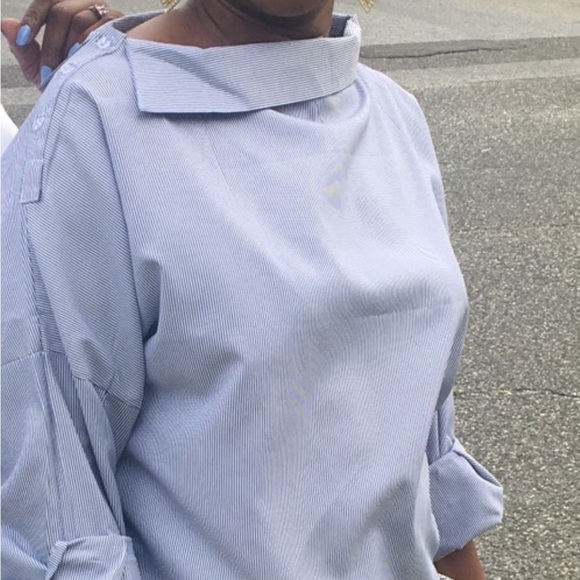 Women’s size M blue long sleeve button shoulder loose fitting top - Picture 1 of 4